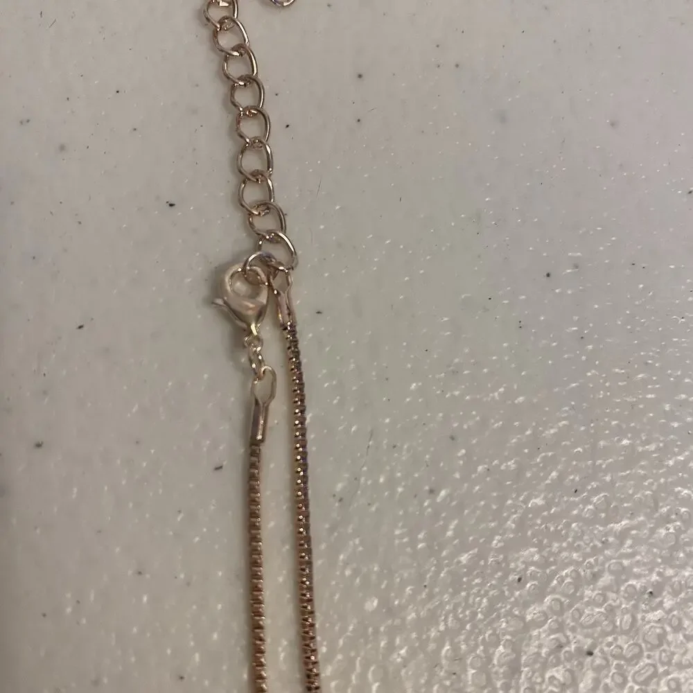 Unbranded this elegant